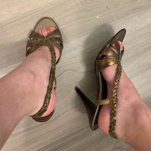 🔴 Gold snakeskin braided heels